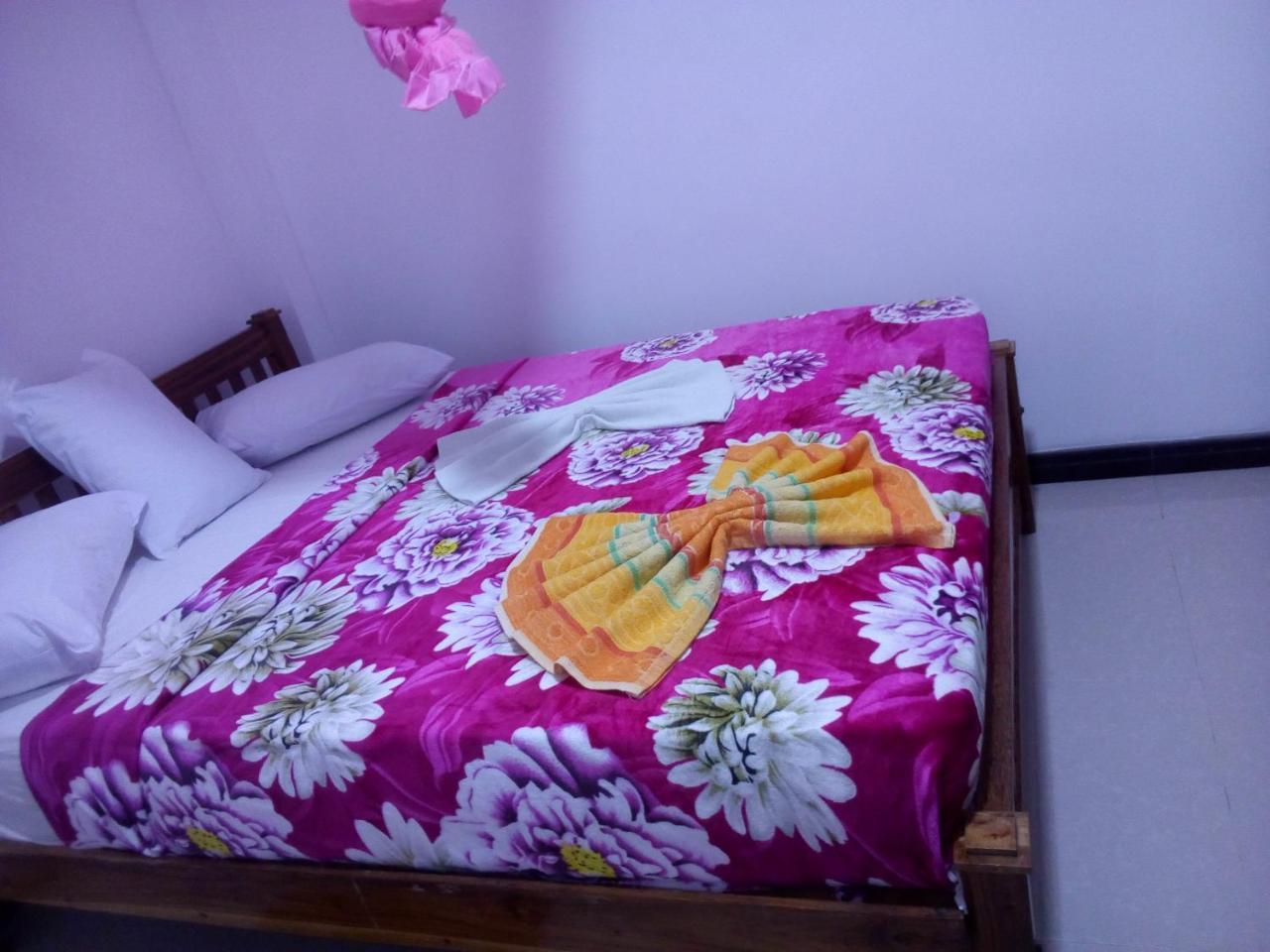 Lavendra Guset House Hotel Nallathanniya Exterior foto
